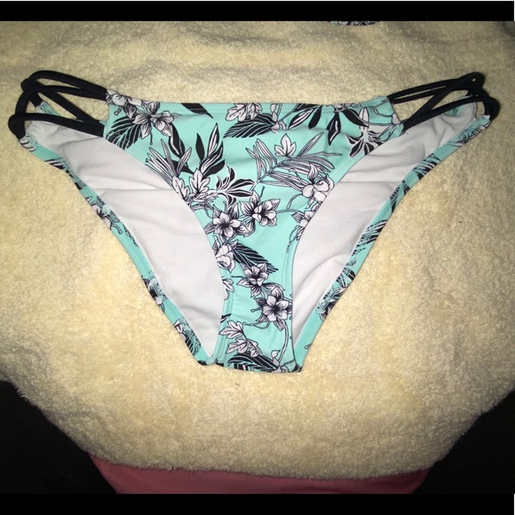 Bikini set - Picture 2 of 6